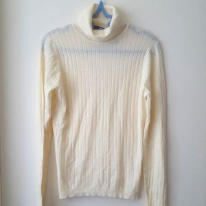 🌙LAUNDRY BY DESIGN Classic Creme Turtleneck